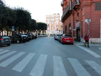 Il nostro viaggio inizia da piazza Massari, storica zona verde che divide il borgo antico da quello nuovo